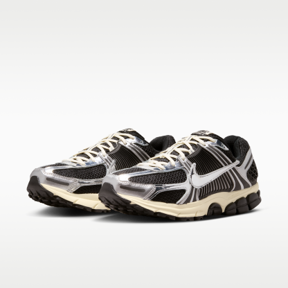 Nike Zoom Vomero 5 - Μαύρο/Metallic Silver/Coconut Milk/Chrome - 5