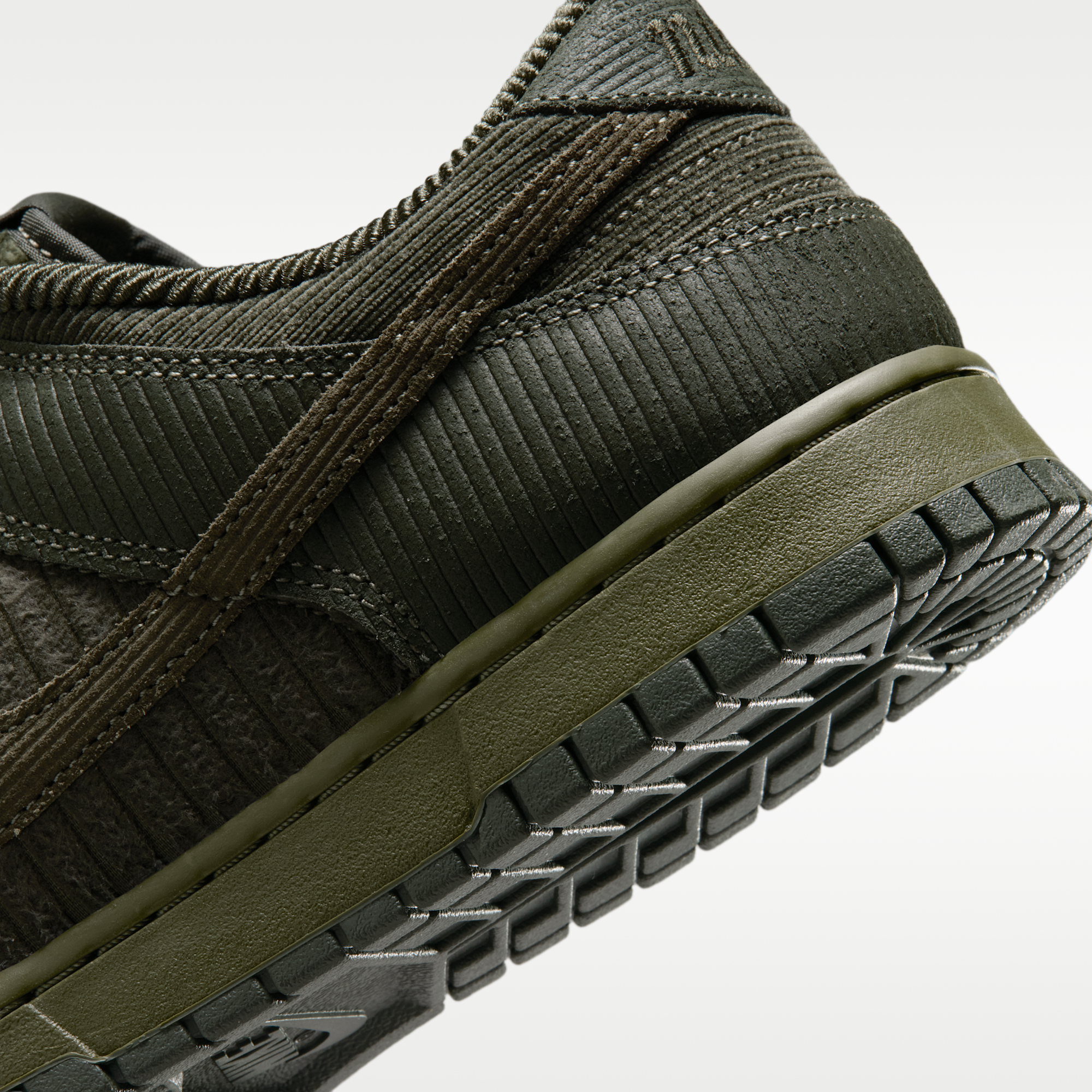 Nike Dunk Low Retro SE Leather/Suede - Cargo Khaki/Medium Olive/Sequoia/Cargo Khaki - 8