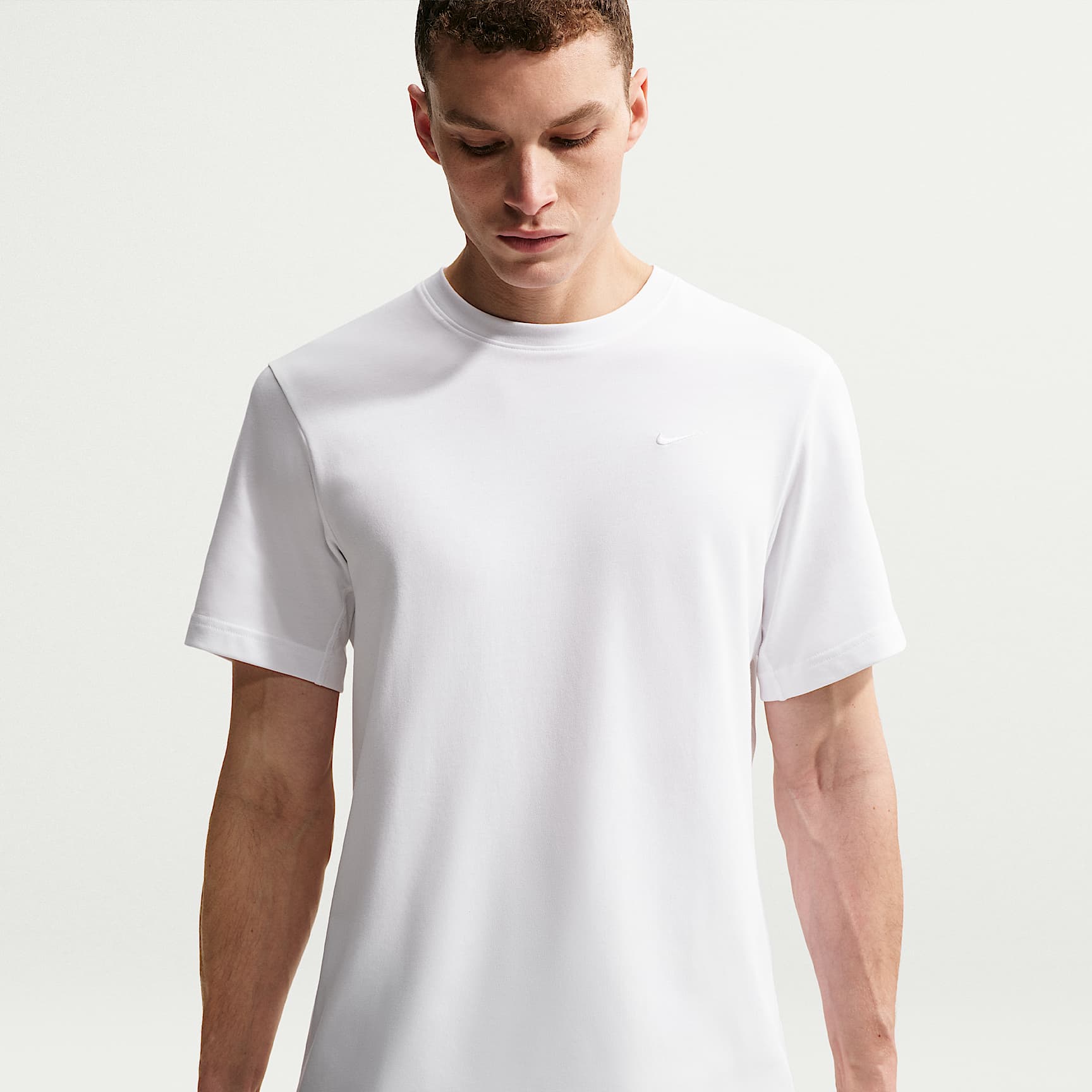 Nike Primary - Nike Primary vielseitiges Nike Dri-FIT Kurzarm-Oberteil für Herren