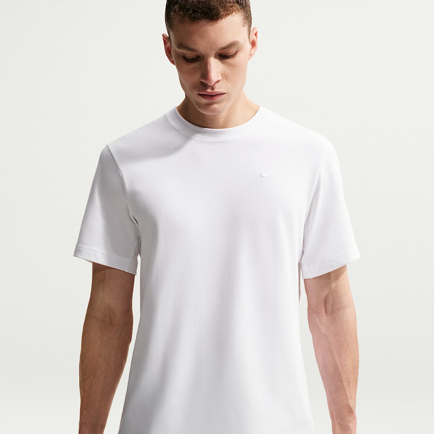 Nike Primary - Nike Primary vielseitiges Nike Dri-FIT Kurzarm-Oberteil für Herren