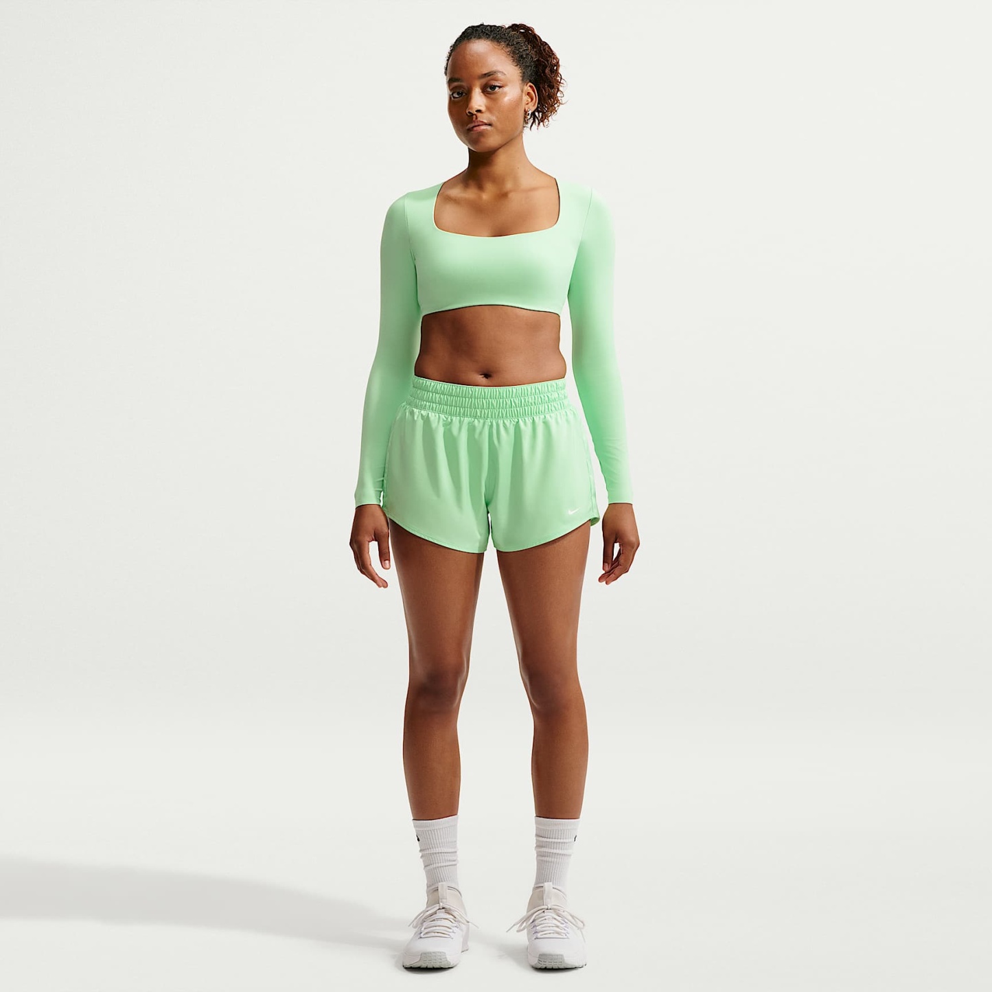 Nike One - Nike One Dri-FIT-Shorts mit mittelhohem Bund und Futter für Damen (ca. 7,5 cm)