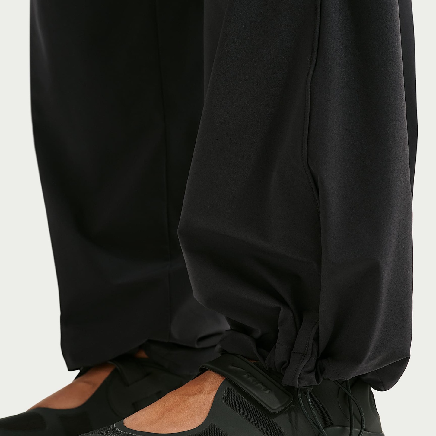 NikeSKIMS Stretch Nylon - NikeSKIMS Stretch Nylon Oversize-Hose (Damen)
