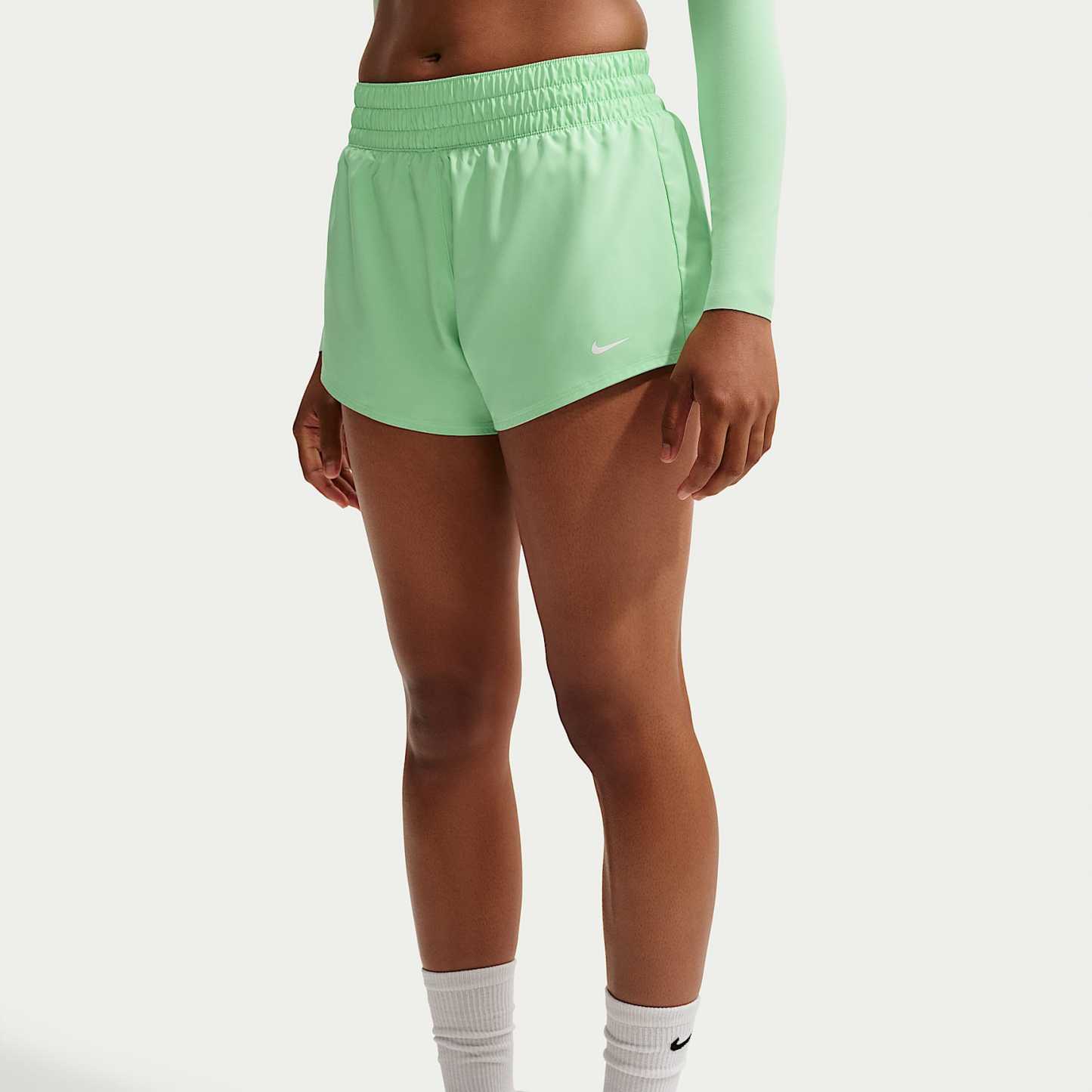Nike One - Nike One Dri-FIT-Shorts mit mittelhohem Bund und Futter für Damen (ca. 7,5 cm)
