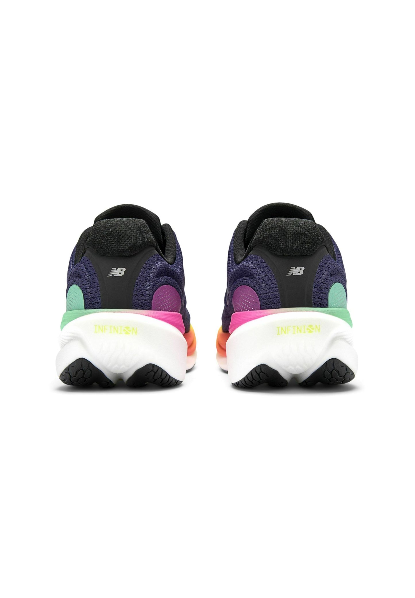 Par de zapatillas de running New Balance multicolor con parte superior de malla púrpura, suelas blancas y detalles en verde, rosa y naranja, mostradas desde atrás.