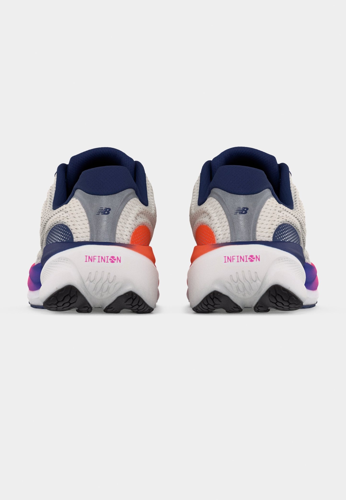 Par de zapatillas de correr blancas y azul marino con detalles en naranja y rosa, vistas desde atrás, mostrando la marca "INFINION" en las medias suelas.