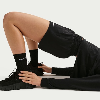 Nike One - Nike One Dri-FIT-Shorts mit mittelhohem Bund und Futter für Damen (ca. 7,5 cm)