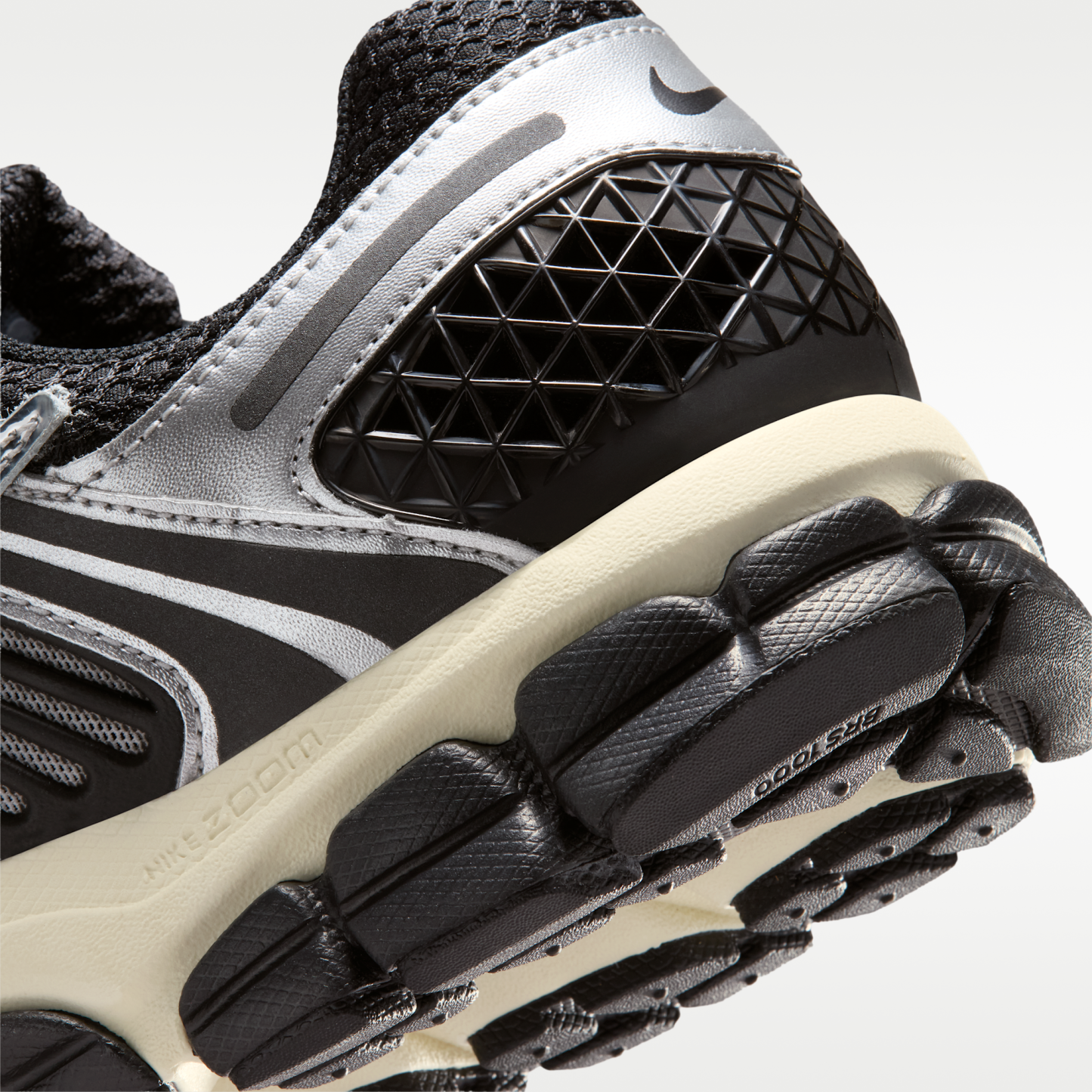 Nike Zoom Vomero 5 - Μαύρο/Metallic Silver/Coconut Milk/Chrome - 8
