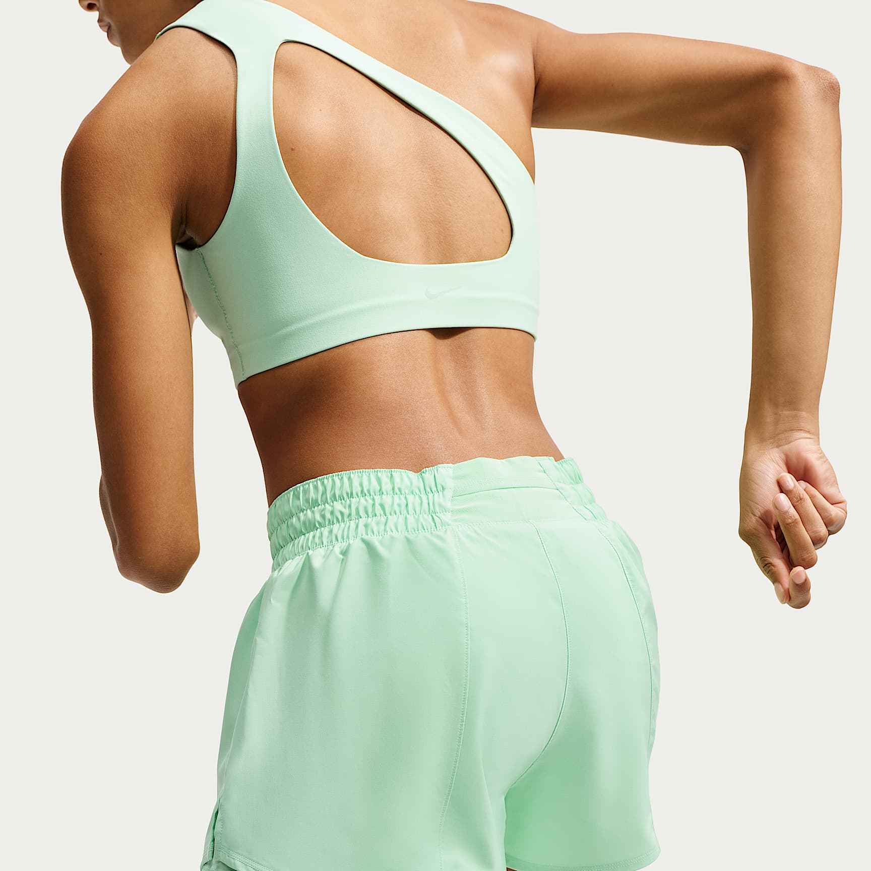 Nike One - Nike One Dri-FIT 2-in-1-Shorts mit mittelhohem Taillenbund für Damen (ca. 7,5 cm)