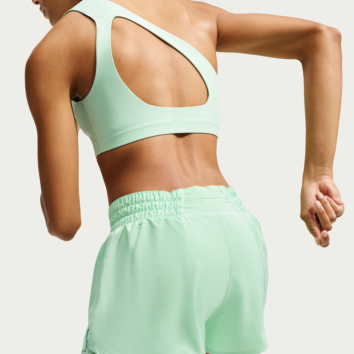 Nike One - Nike One Dri-FIT 2-in-1-Shorts mit mittelhohem Taillenbund für Damen (ca. 7,5 cm)