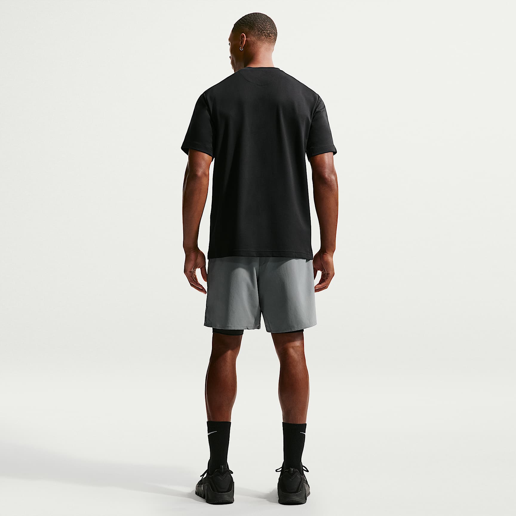 Nike Primary - Nike Primary vielseitiges Nike Dri-FIT Kurzarm-Oberteil für Herren