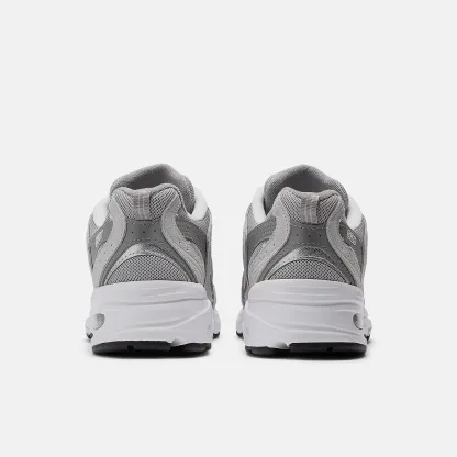 New Balance 530 - RAINCLOUD con SHADOW GREY y Silver Metallic - MR530CK