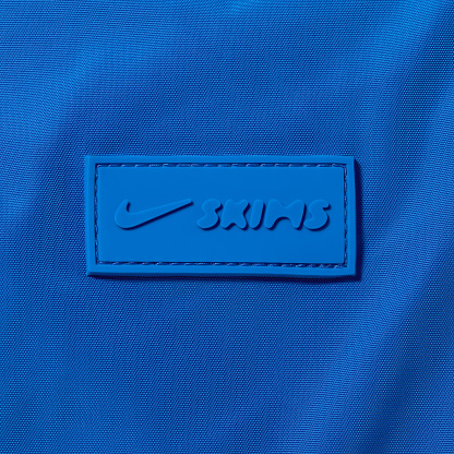 NikeSKIMS - NikeSKIMS Puffer-Gymnastiktasche (Damen)