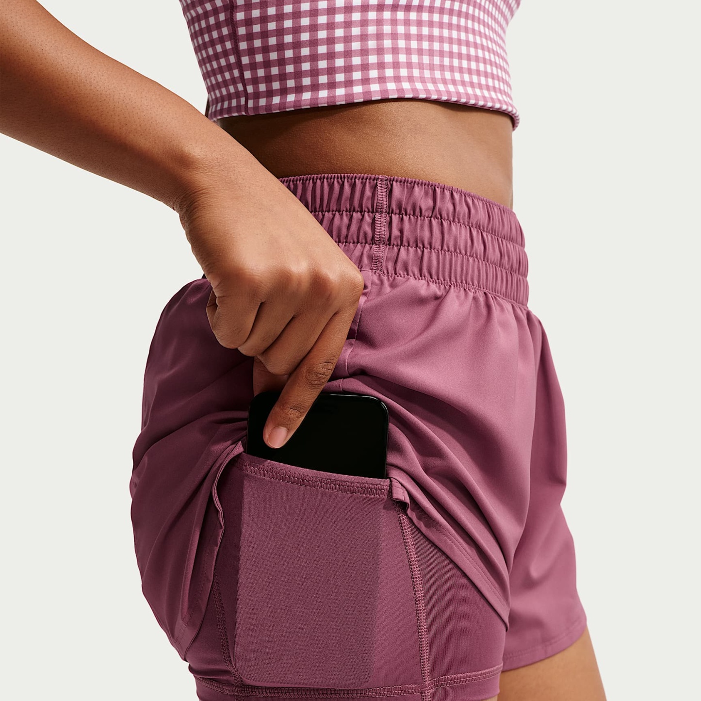 Nike One - Nike One Dri-FIT 2-in-1-Shorts mit mittelhohem Taillenbund für Damen (ca. 7,5 cm)