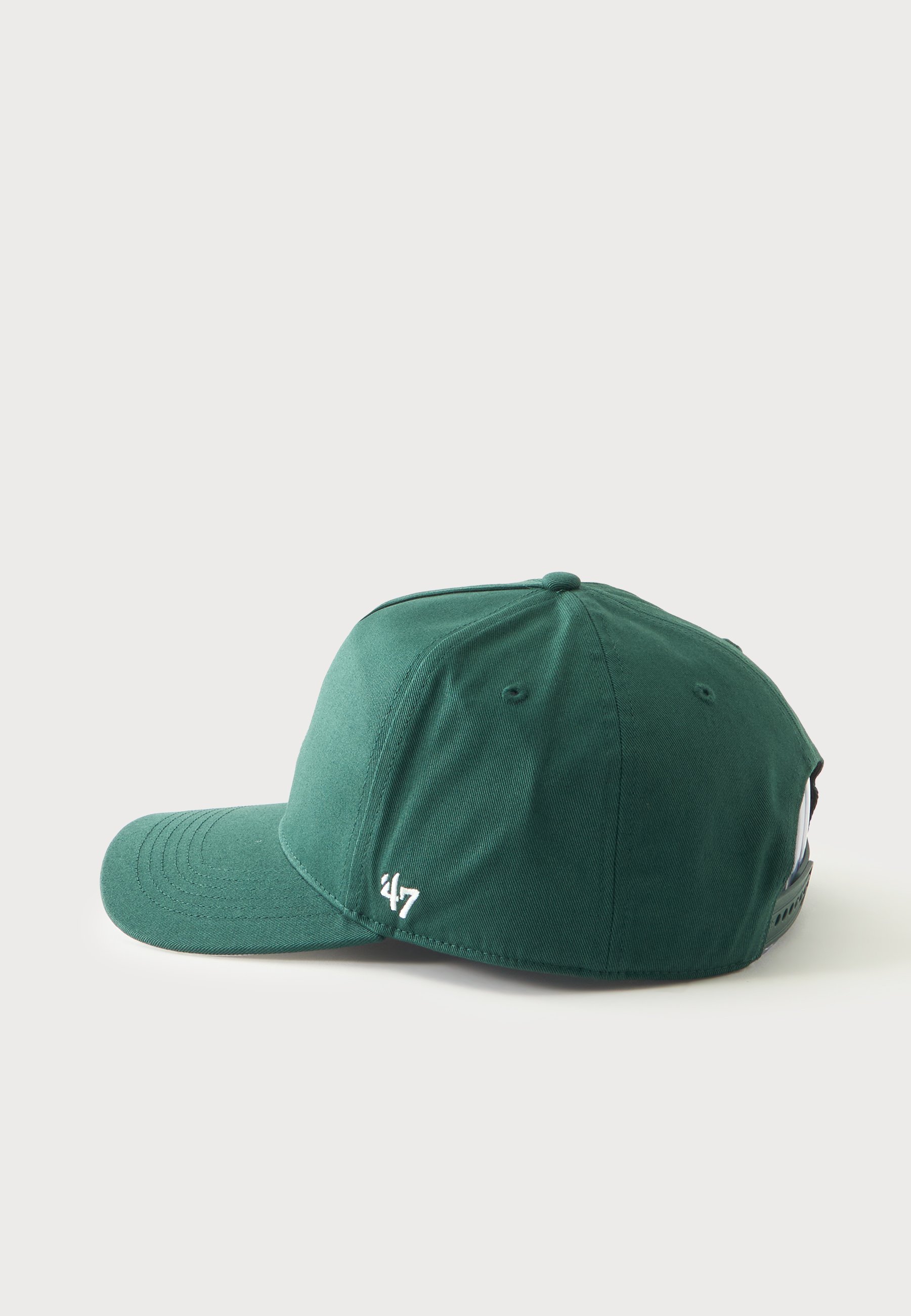 Gorra de béisbol verde oscuro con visera curva, cierre ajustable tipo snapback y logo blanco '47' en el panel lateral.