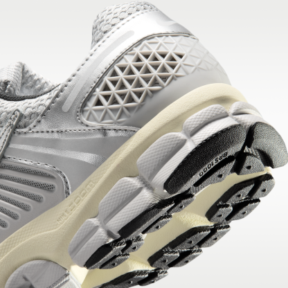 Nike Zoom Vomero 5 - Grey Fog/Metallic Silver/Coconut Milk/Chrome - 8