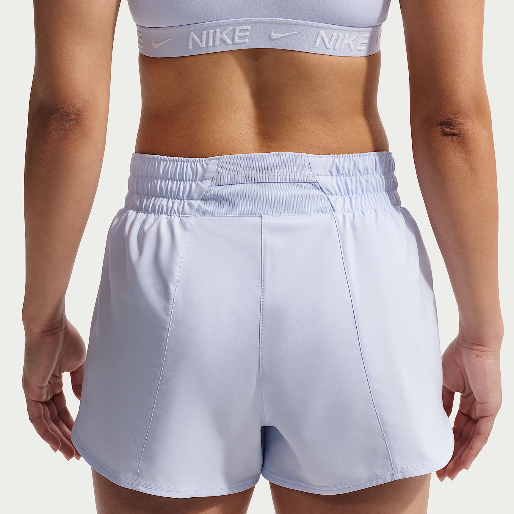 Nike One - Nike One Dri-FIT-Shorts mit mittelhohem Bund und Futter für Damen (ca. 7,5 cm)
