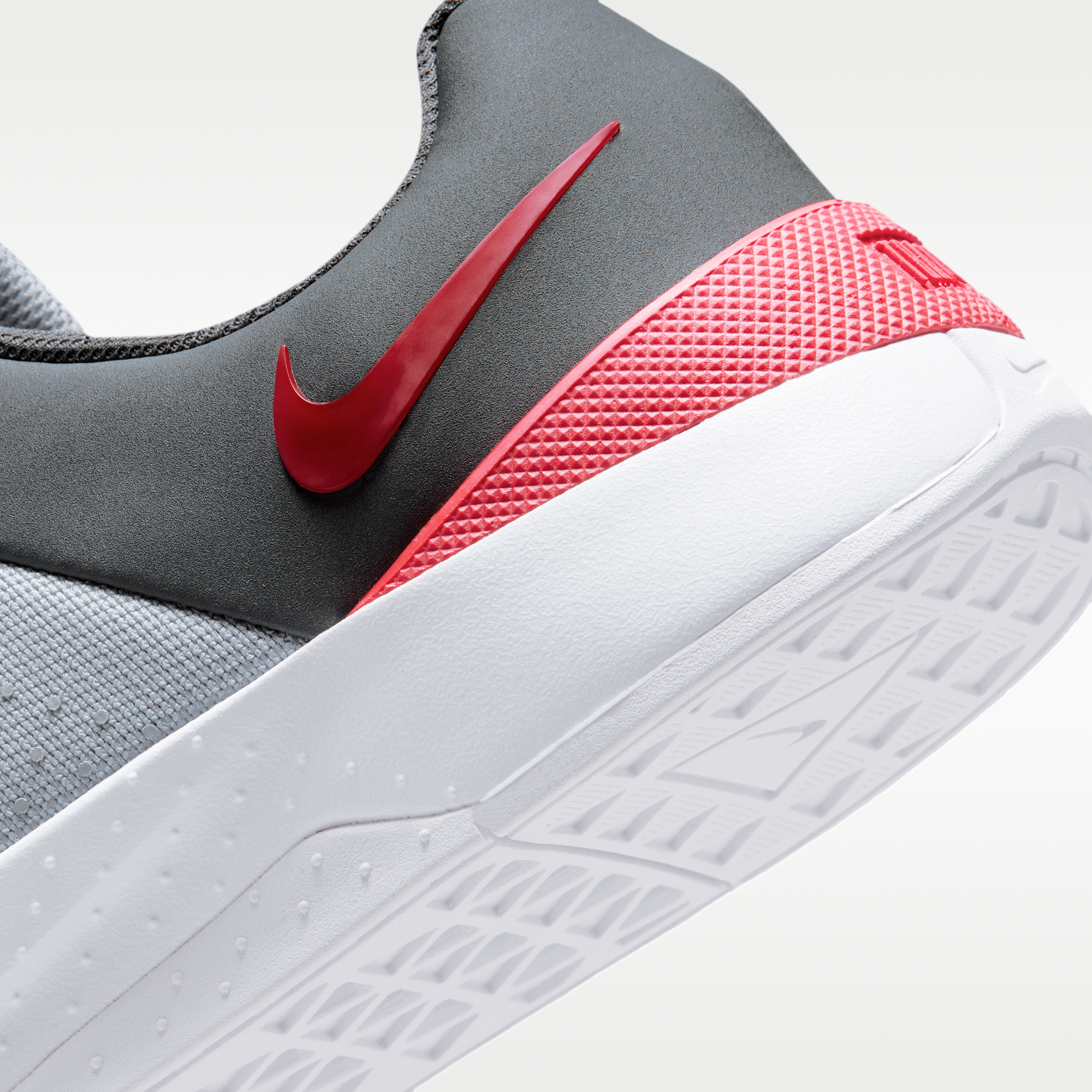Nike MC Trainer 4 - Wolf Grey/Iron Grey/Λευκό/University Red - 8