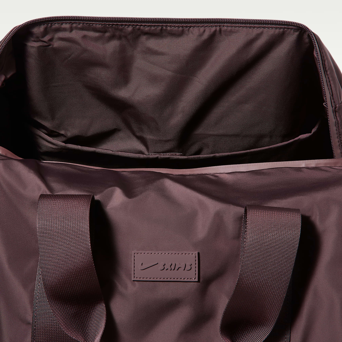 NikeSKIMS - NikeSKIMS Puffer-Gymnastiktasche (Damen)