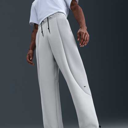 Nike Tech - Nike Tech Fleece-Hose mit offenem Saum und Farbblock-Design (Herren)