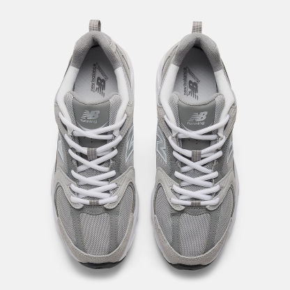 New Balance 530 - RAINCLOUD con SHADOW GREY y Silver Metallic - MR530CK