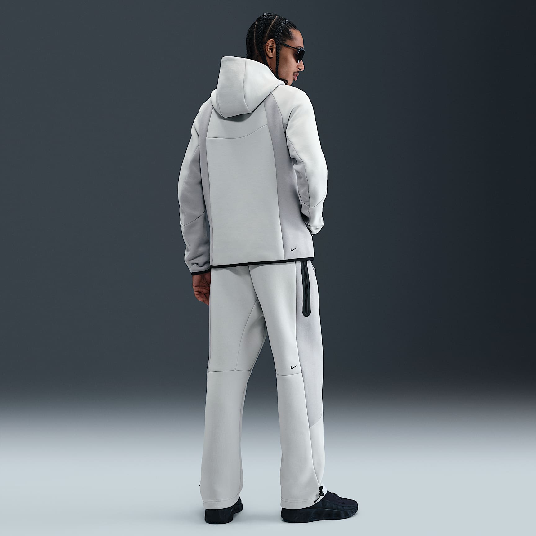 Nike Tech - Nike Tech Fleece-Hose mit offenem Saum und Farbblock-Design (Herren)