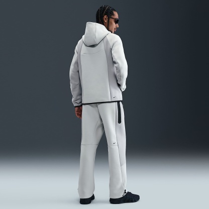 Nike Tech - Nike Tech Fleece-Hose mit offenem Saum und Farbblock-Design (Herren)