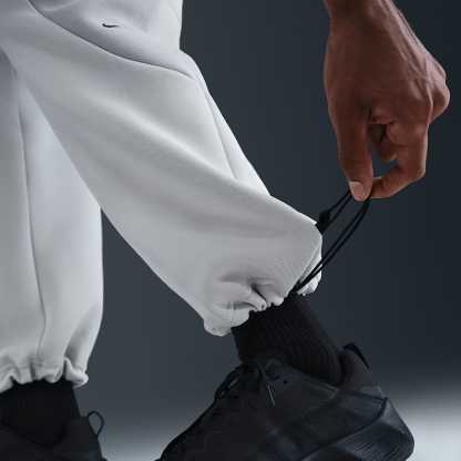 Nike Tech - Nike Tech Fleece-Hose mit offenem Saum und Farbblock-Design (Herren)