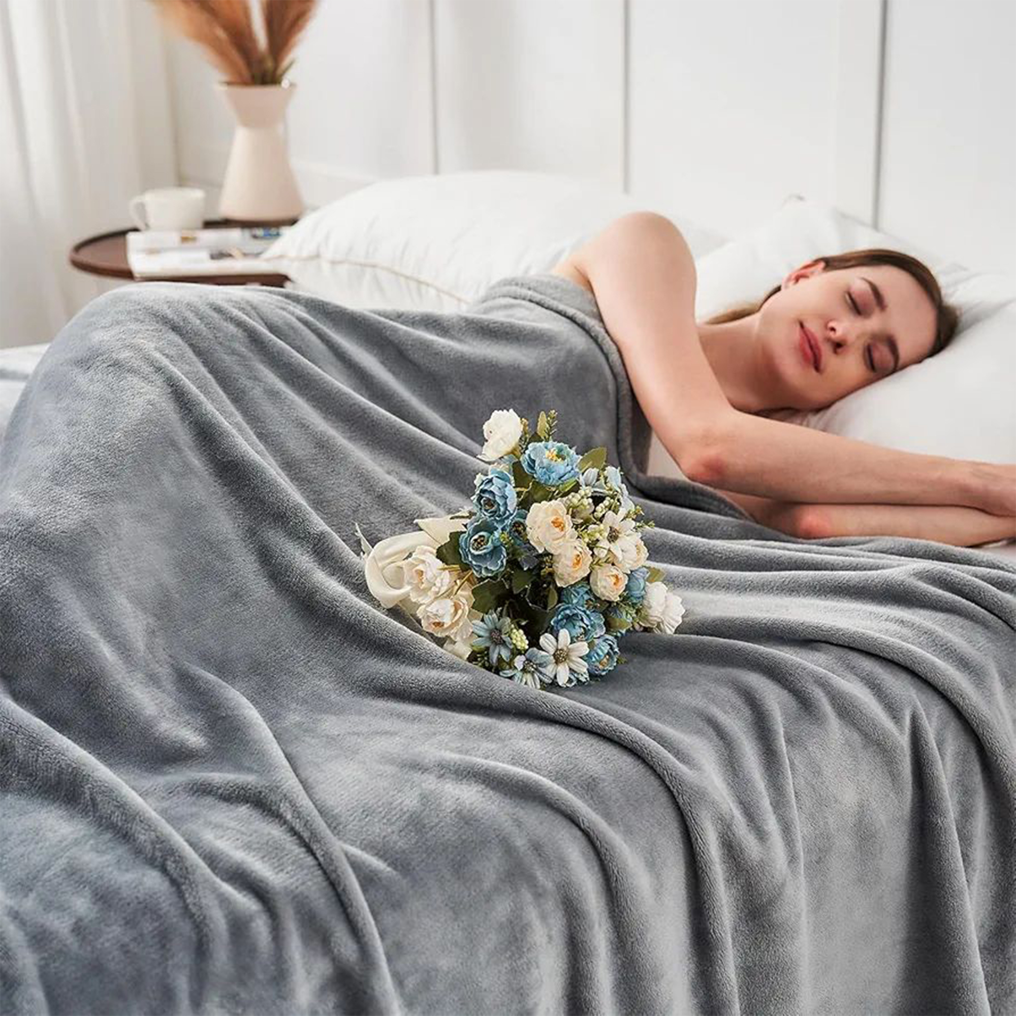 Featherlight Microfiber Fleece Throw Blanket