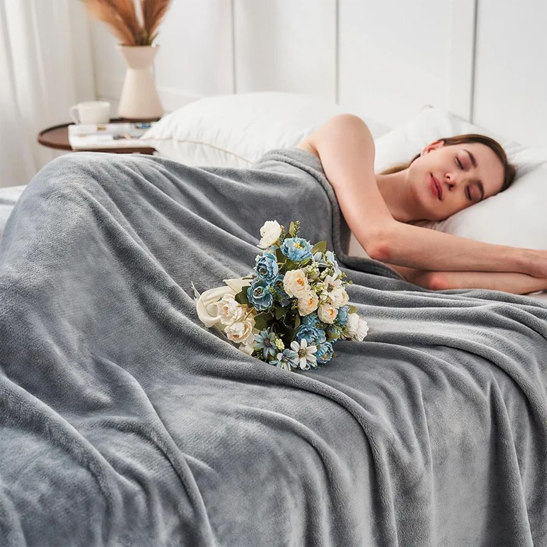 Featherlight Microfiber Fleece Throw Blanket