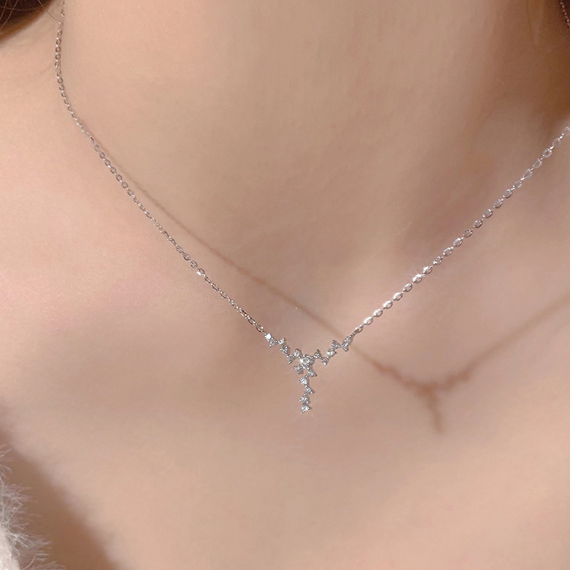 Colier galaxie strălucitor Colier de lux cu stea cu diamante ușoare Lant pentru claviculă în stil simplu pentru femei Accesorii de modă