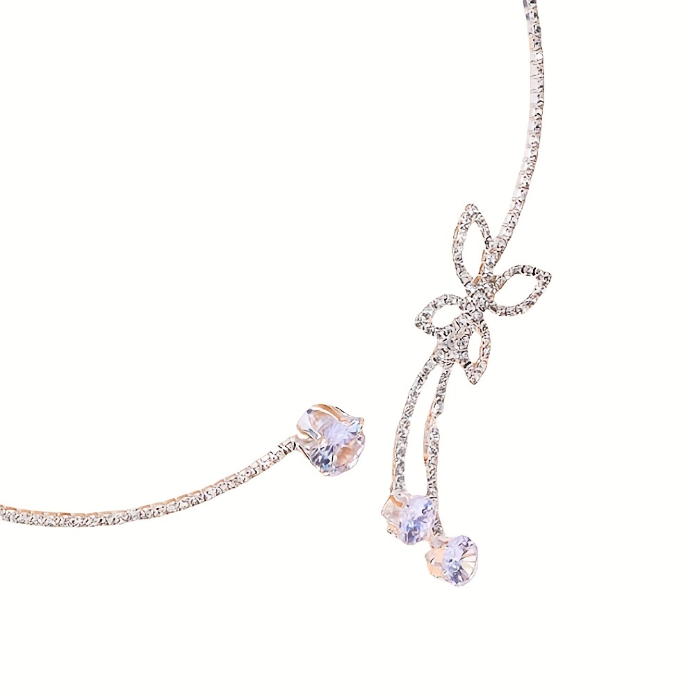 Delicati glitter regolabili in argento con diamanti artificiali Girocollo rotondo in cristallo Collana a catena a forma di farfalla Accessori di gioielli eleganti Regali per uomini e donne