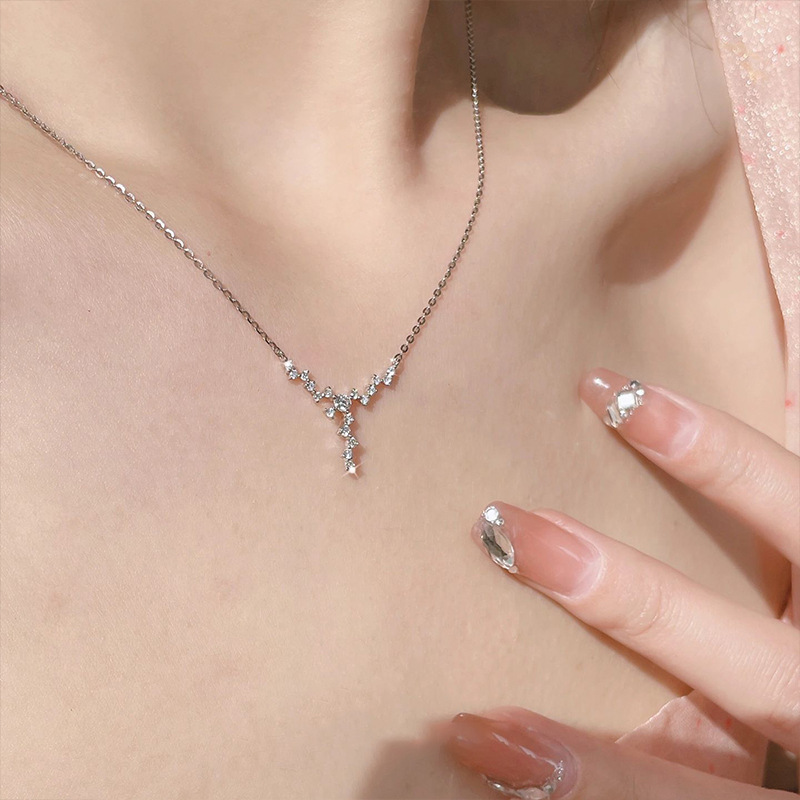 Colier galaxie strălucitor Colier de lux cu stea cu diamante ușoare Lant pentru claviculă în stil simplu pentru femei Accesorii de modă