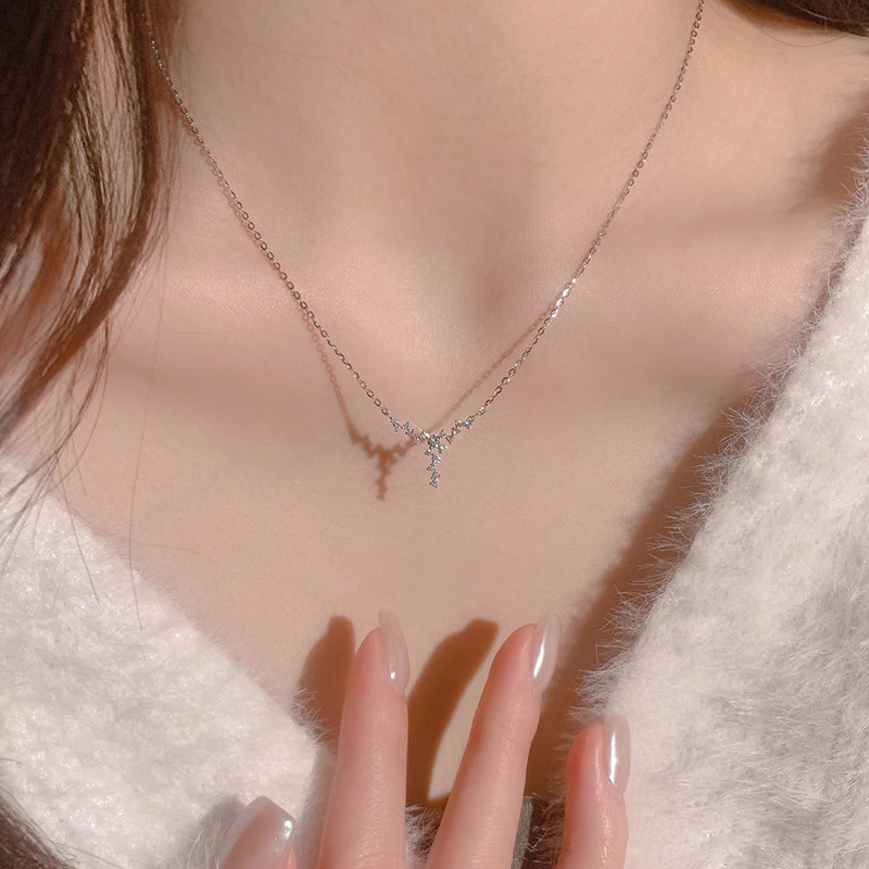 Colier galaxie strălucitor Colier de lux cu stea cu diamante ușoare Lant pentru claviculă în stil simplu pentru femei Accesorii de modă