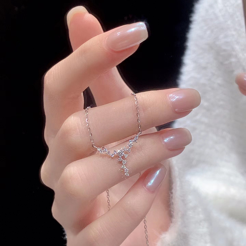 Colier galaxie strălucitor Colier de lux cu stea cu diamante ușoare Lant pentru claviculă în stil simplu pentru femei Accesorii de modă