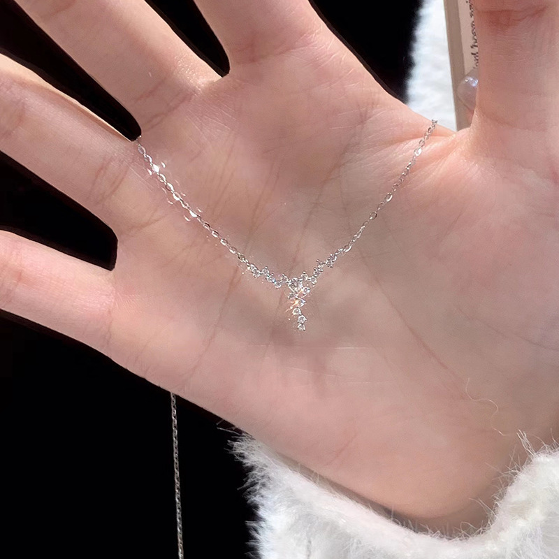 Colier galaxie strălucitor Colier de lux cu stea cu diamante ușoare Lant pentru claviculă în stil simplu pentru femei Accesorii de modă