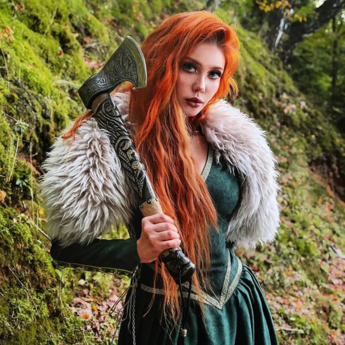 50% ZĽAVA - Severská rytá uhlíková oceľ Viking Raven. Najlepší spoločník pre outdoorových nadšencov