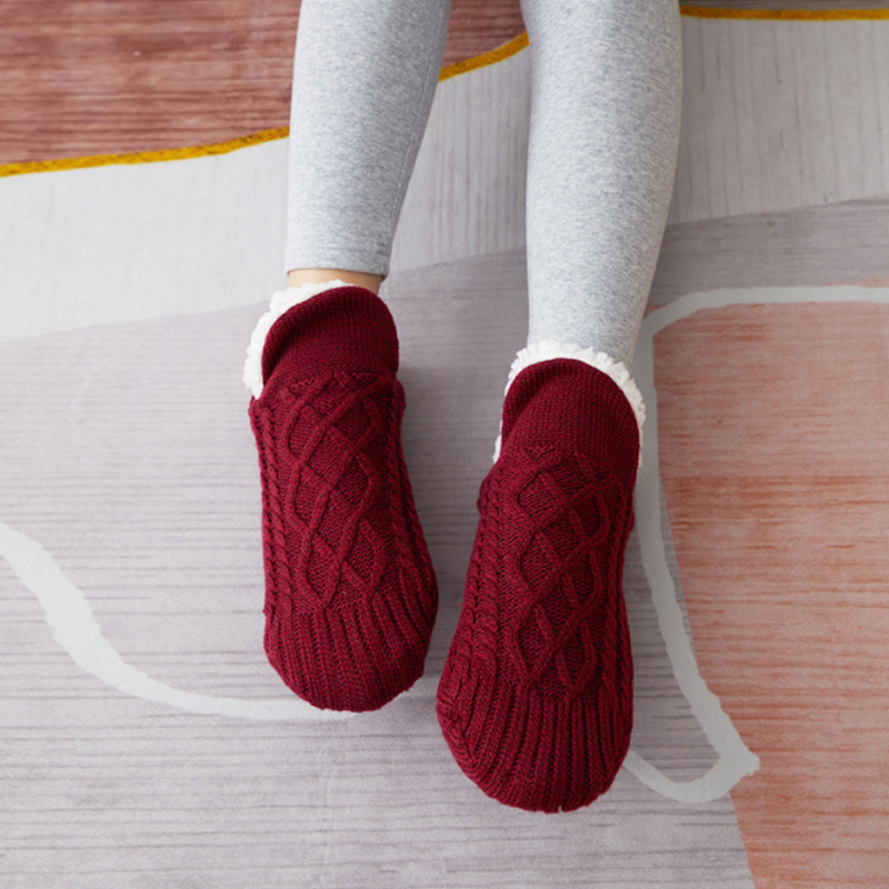 Eine neue Definition von Komfort, Mode beginnt an den Fußsohlen! Spüren Sie die Weichheit und Wärme der flauschigen V-förmigen Slipper und Socken