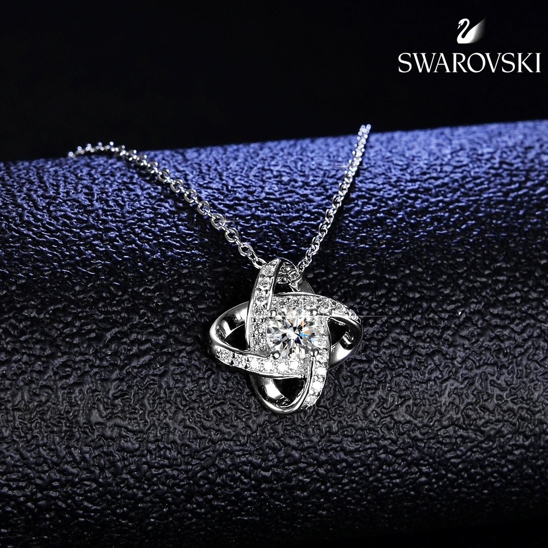 Chanel Ελαφρύ, πολυτελές κολιέ με διαμάντι από moissanite
