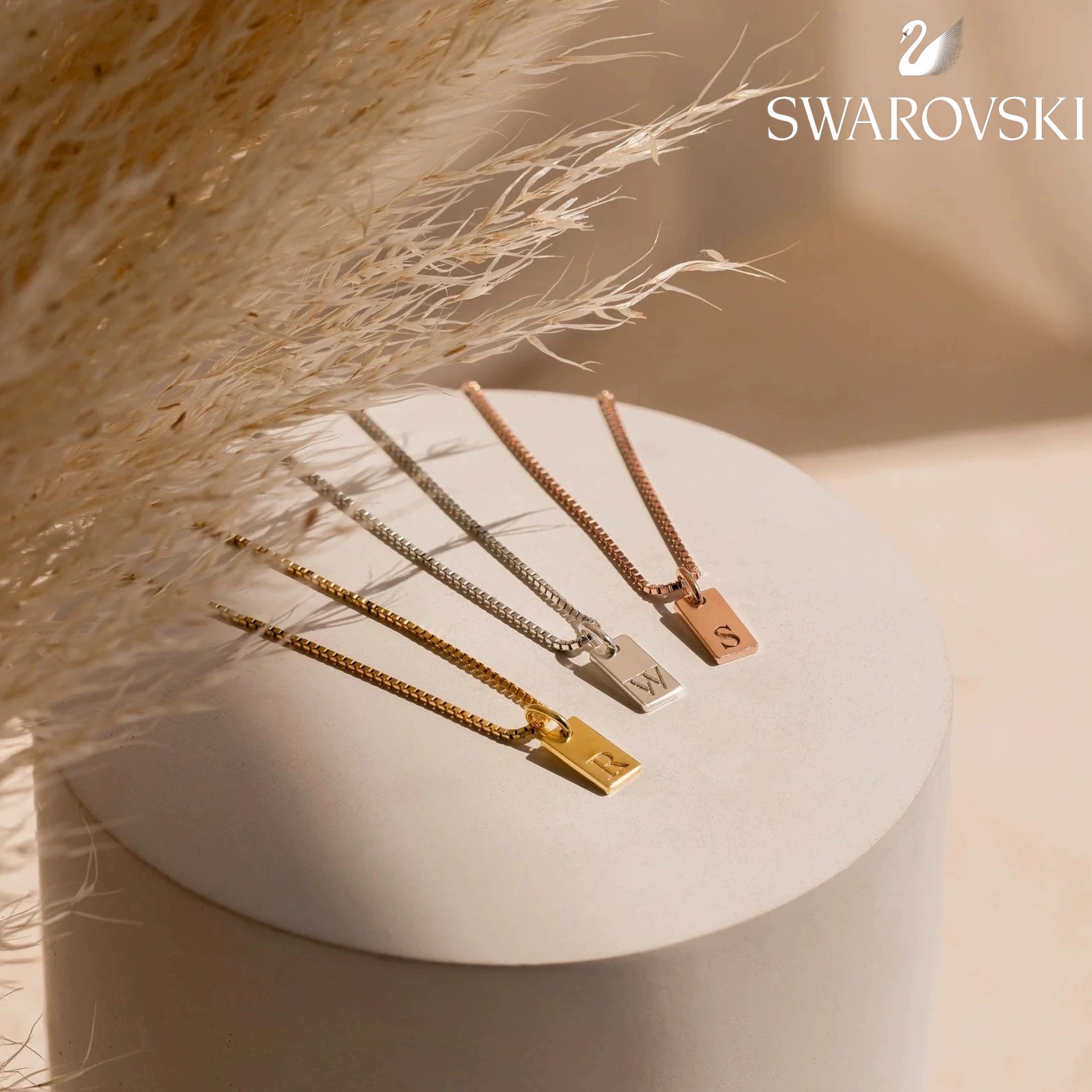 Swarovski Τετράγωνο μενταγιόν σε αλυσίδα με 26 γράμματα