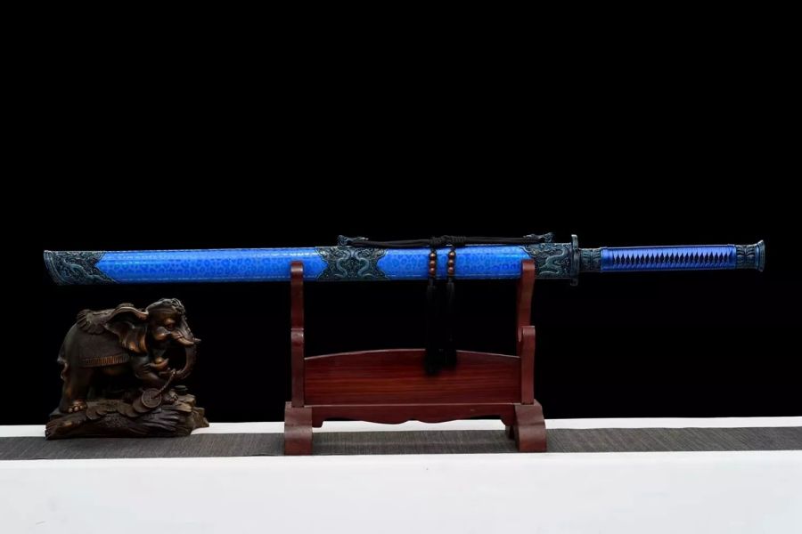 Ručně vyrobená katana, pravá japonská katana s rytým designem černé čepele