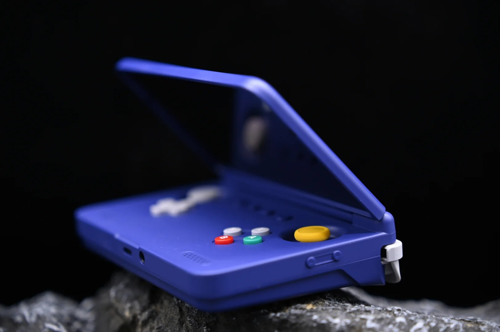 Retroid Pocket Flip 2 Game Console portable clamshell design