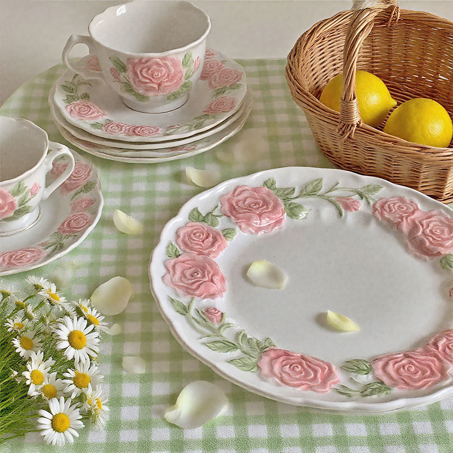 Relief Hand-painted Rose Tableware Set
