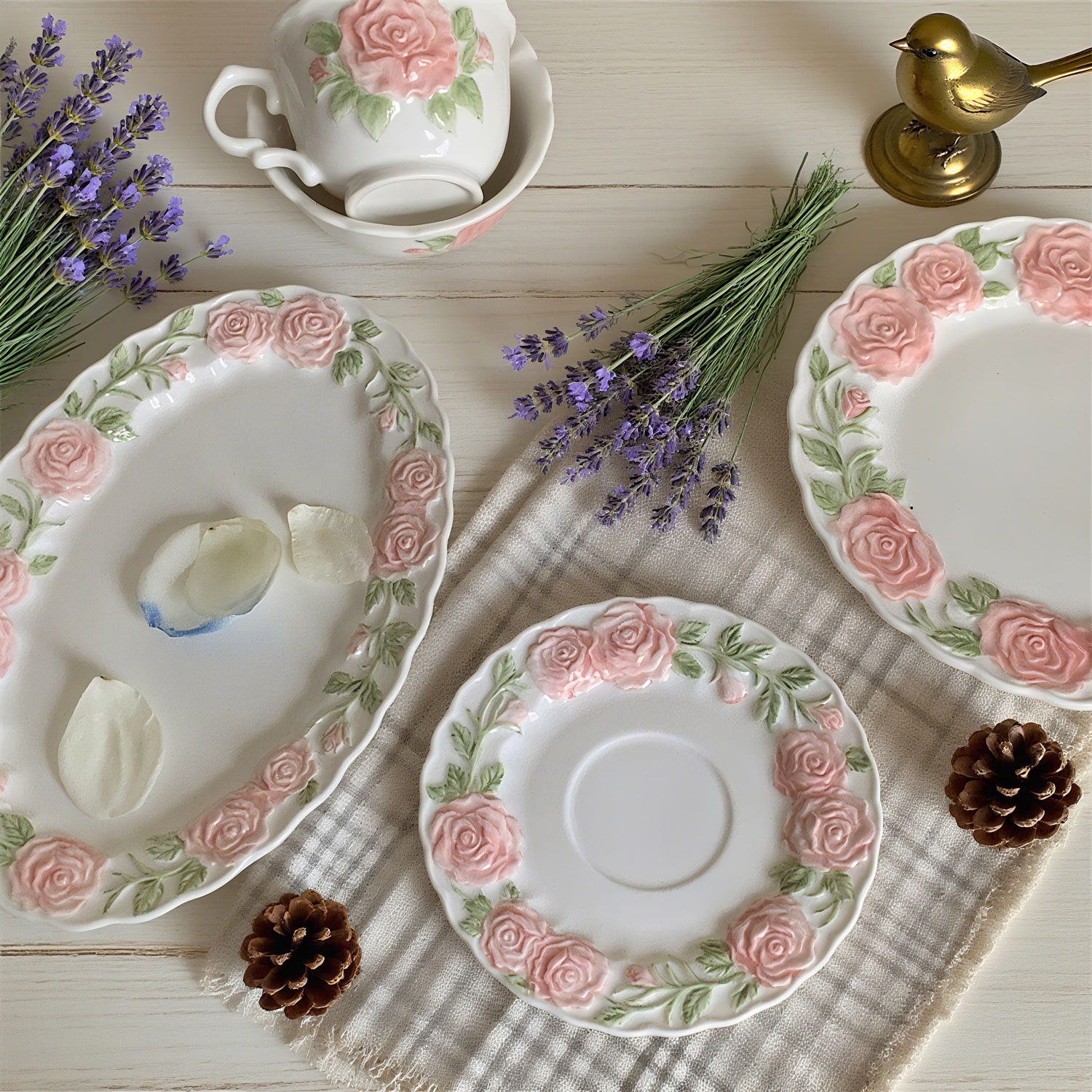 Relief Hand-painted Rose Tableware Set