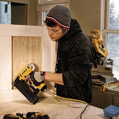 DEWALT 16-54mm Seria C1 18ga Precyzyjna gwoździarka pneumatyczna Bradder DPN1850PP-XJ