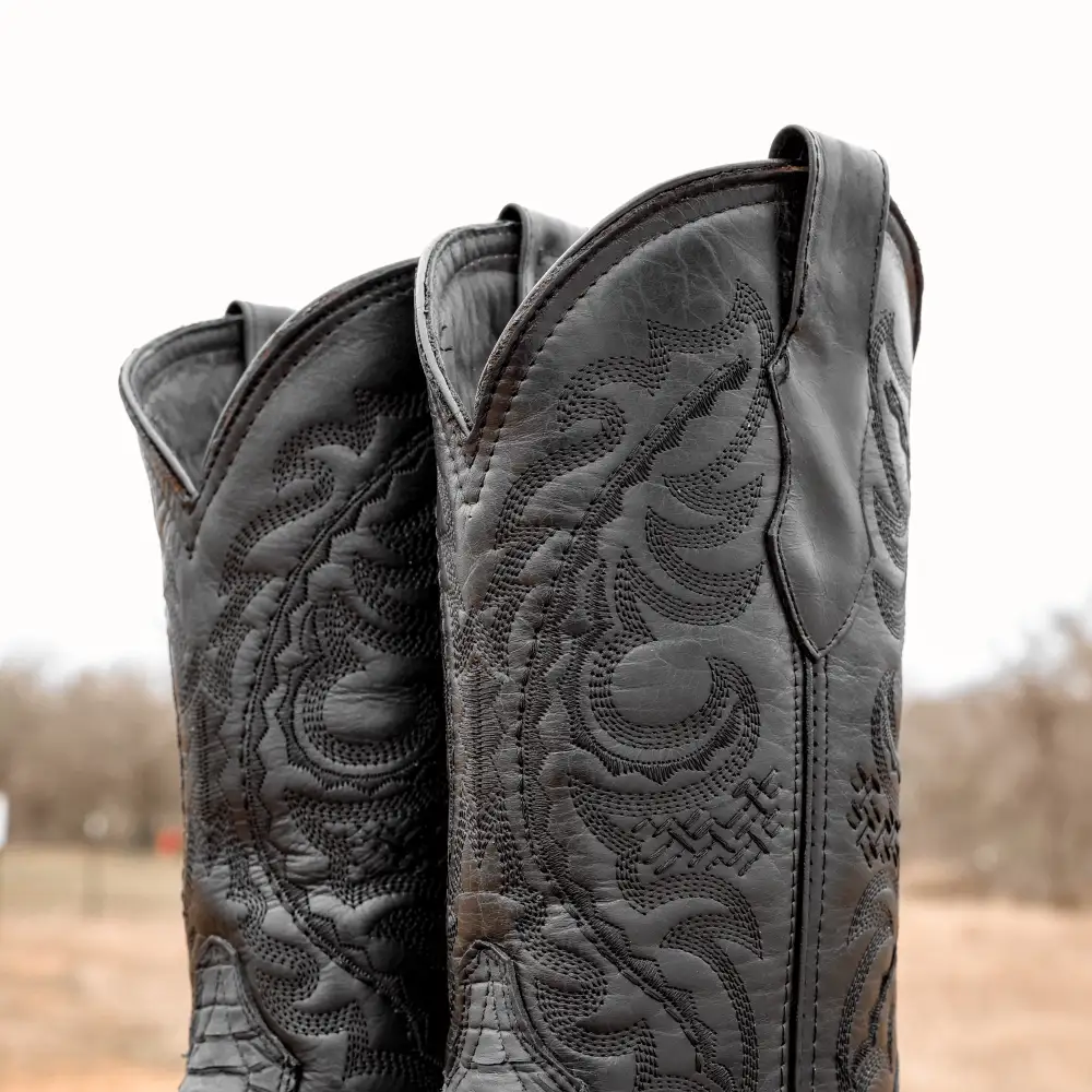 Matné černé boty z pythonovy kůže - hranatá špička