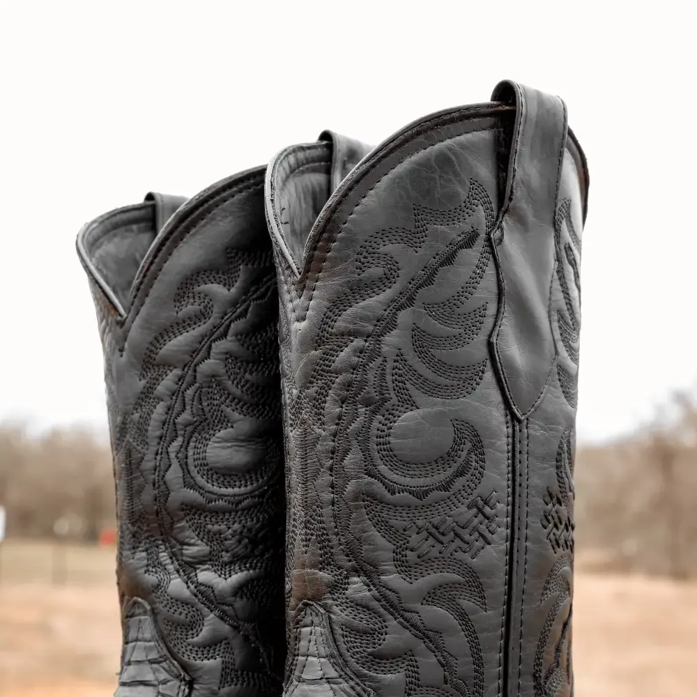 Matné černé boty z pythonovy kůže - hranatá špička