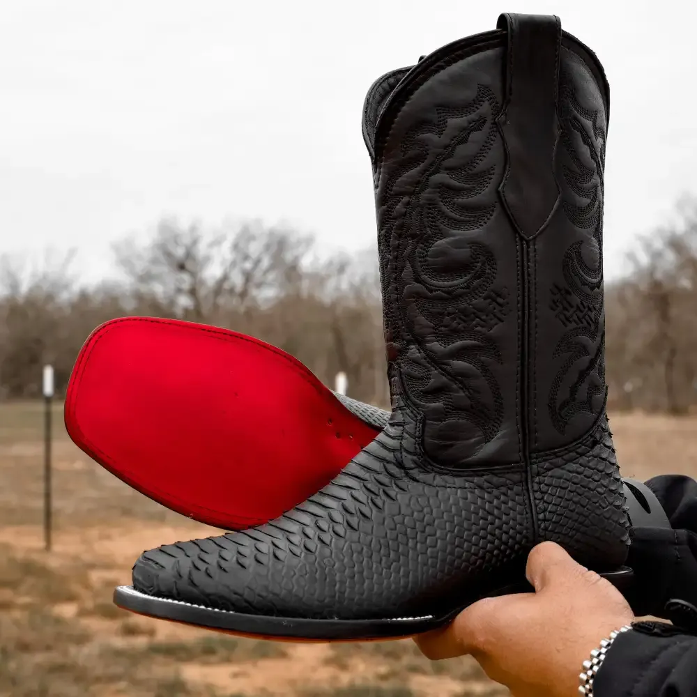 Matné černé boty z pythonovy kůže - hranatá špička