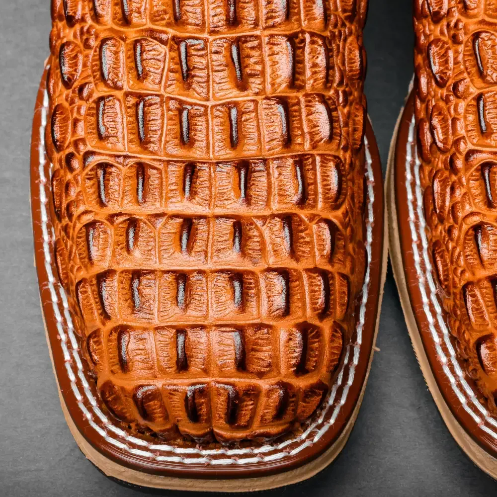 Kožené boty Caiman Hornback v barvě koňaku s lehkou 3D podrážkou a kompozitní špičkou