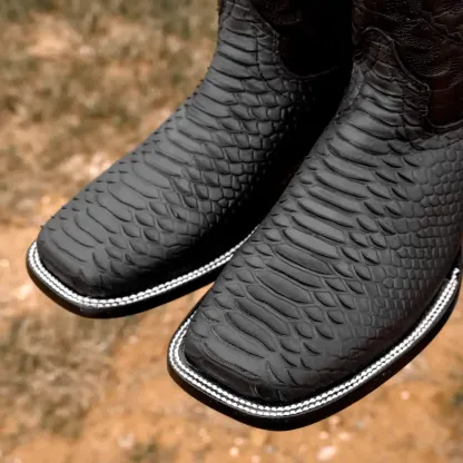 Matné černé boty z pythonovy kůže - hranatá špička