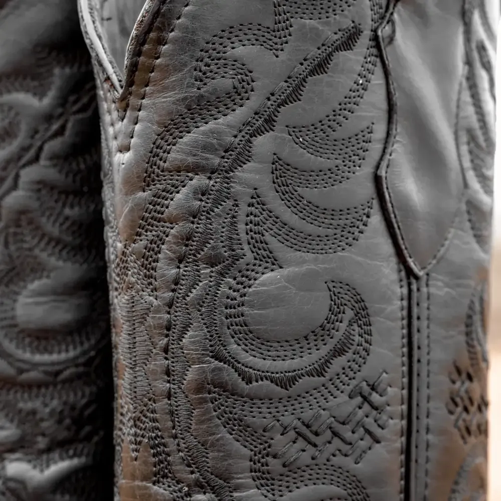 Matné černé boty z pythonovy kůže - hranatá špička